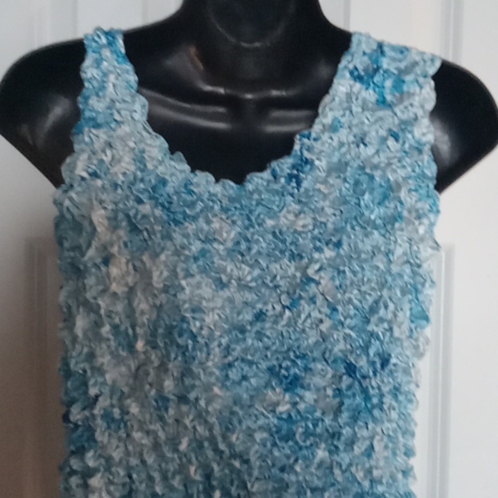 Blue Textured Sleeveless Top - Picture 4 of 4
